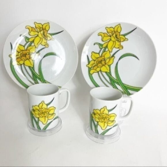 Fitz and Floyd Variations Daffodils 2 plates & 2 mugs set 1979 vintage - Picture 4 of 14
